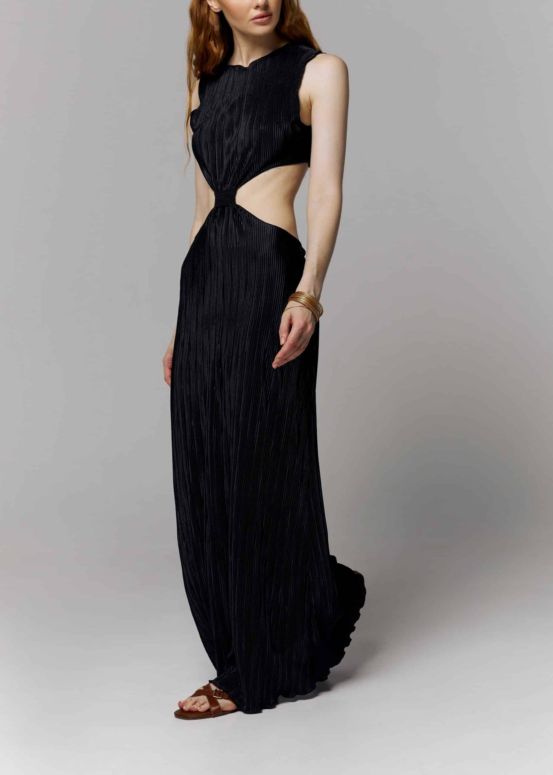 Чорна сукня виконана з атласної тканини пліссе - Зображення 5