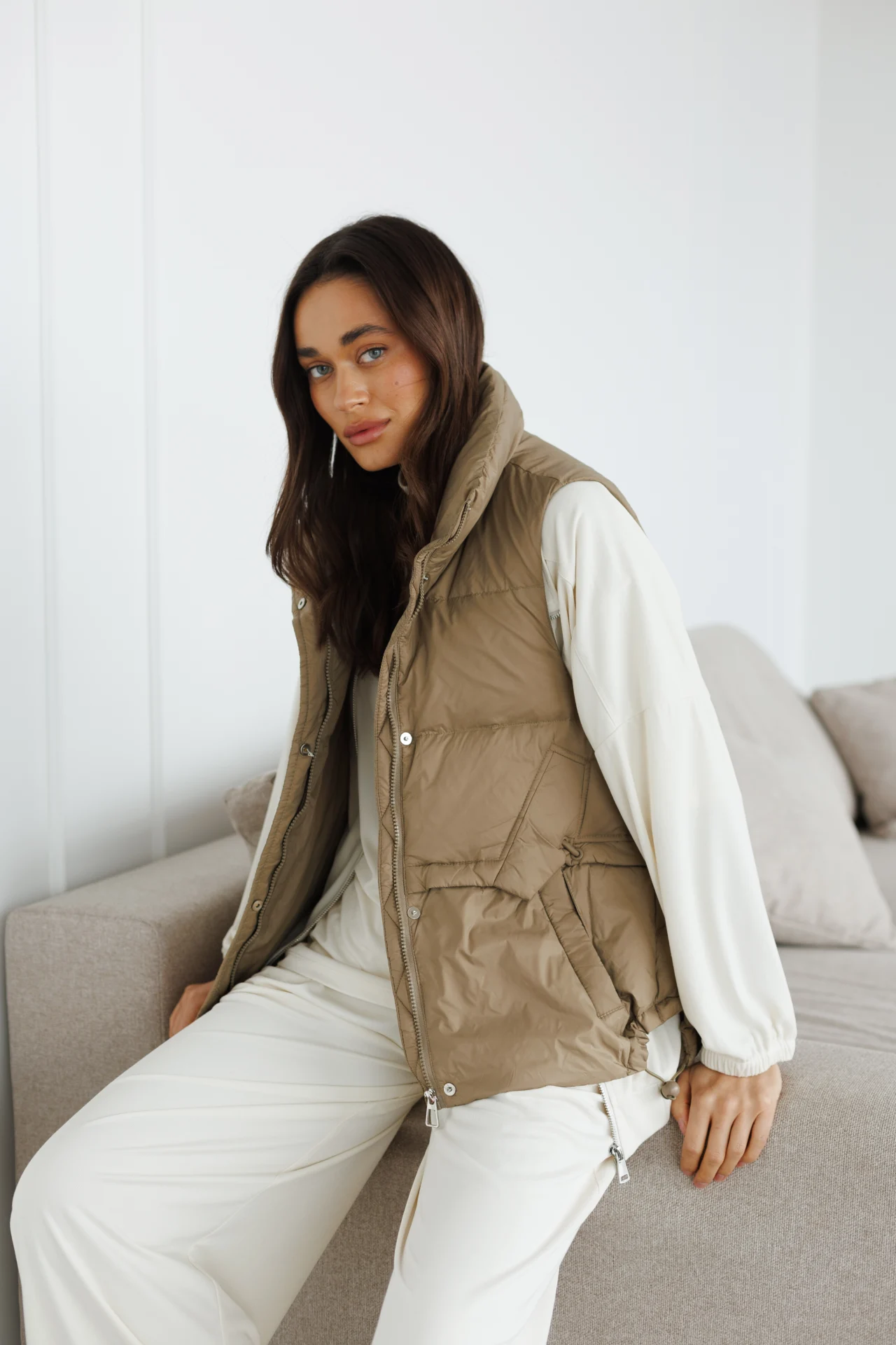 Жіночий пуховий жилет - Зображення 7