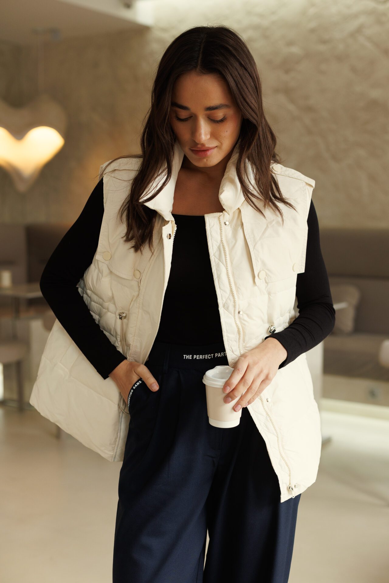 Жилет пуховий молочний - Зображення 8