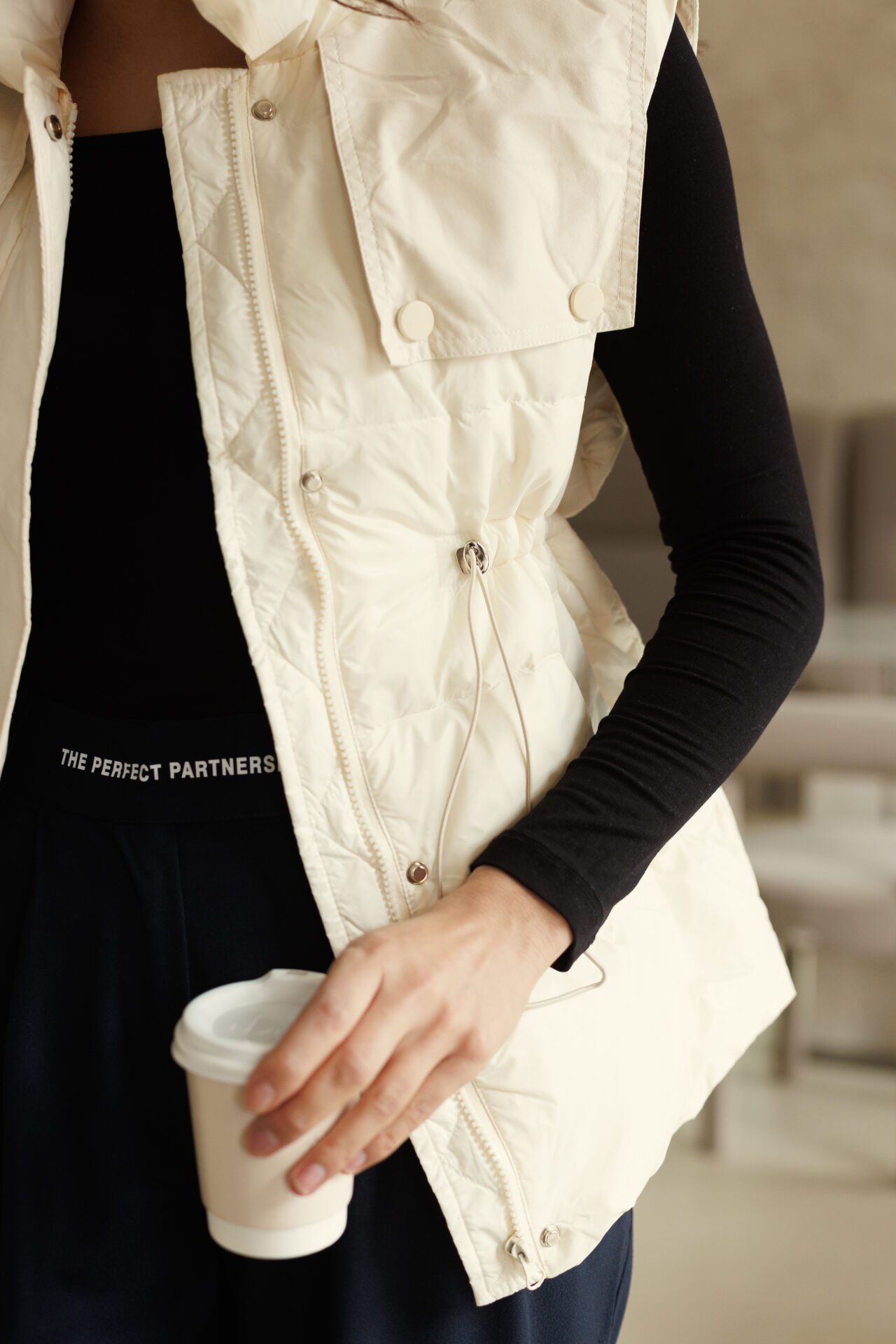 Жилет пуховий молочний - Зображення 7