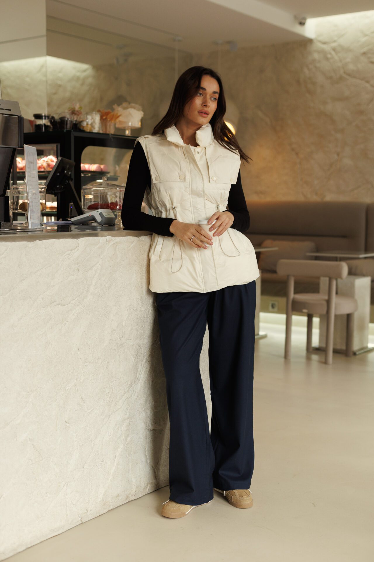 Жилет пуховий молочний - Зображення 2