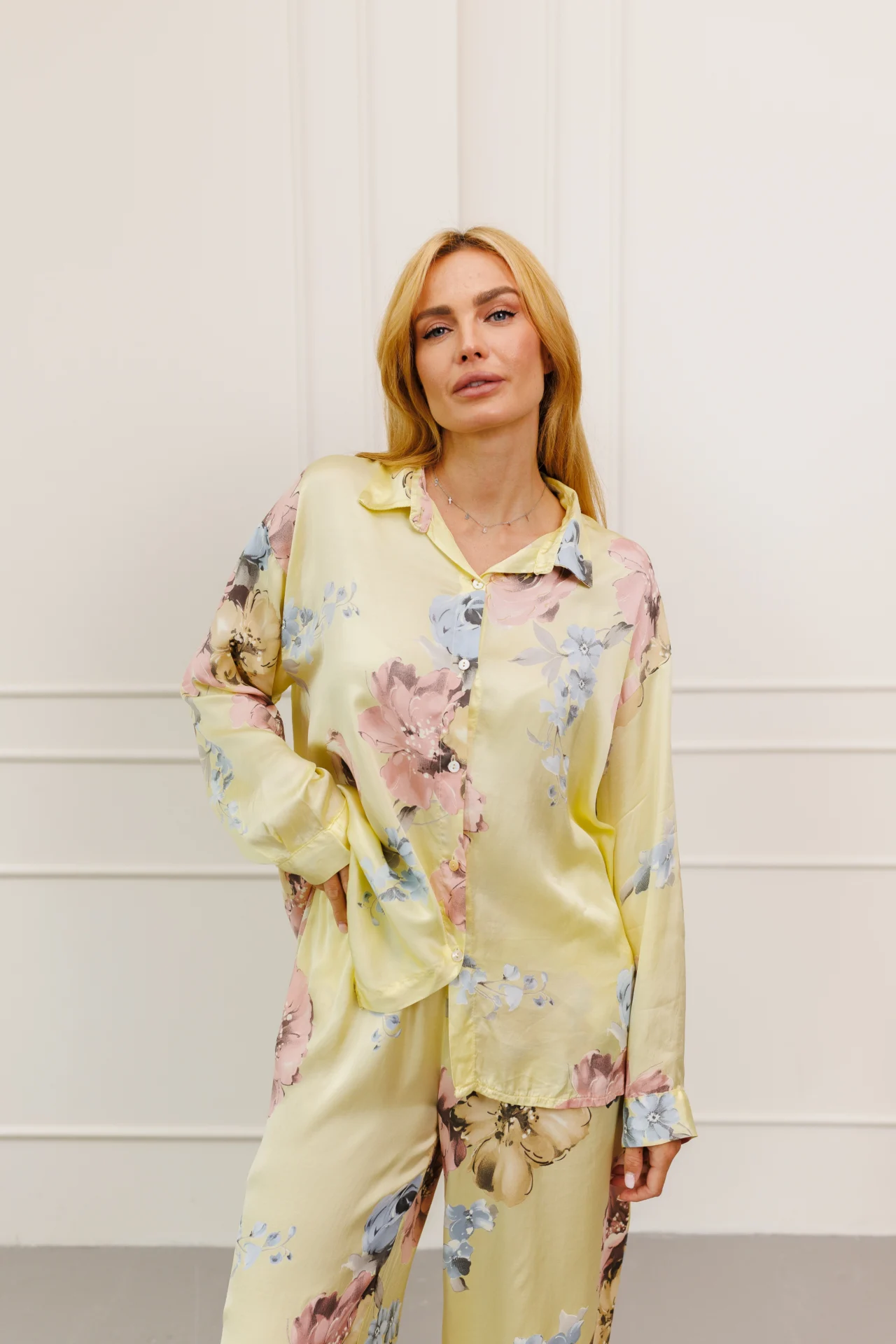 Жіночий костюм із квітковим принтом - Зображення 8