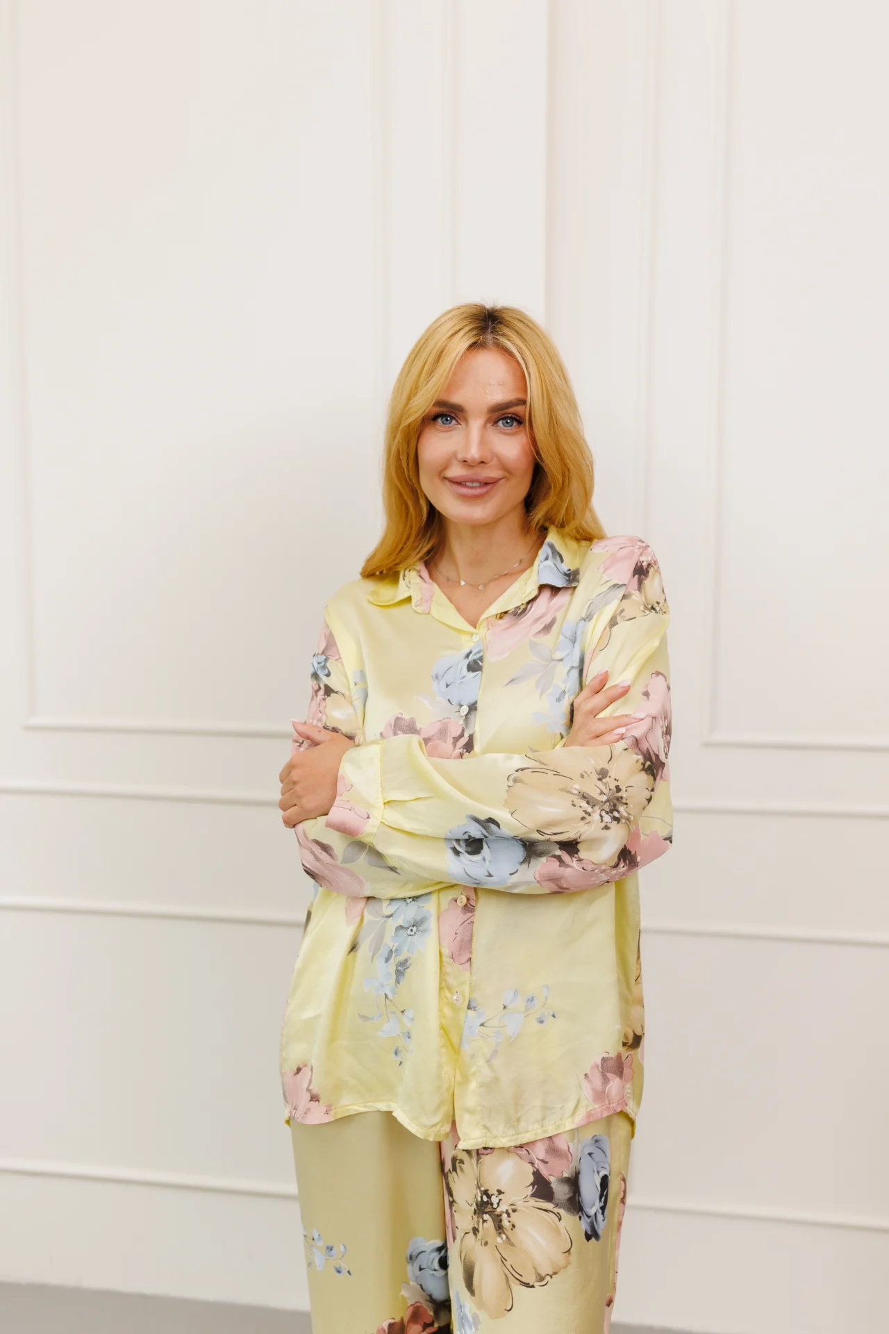 Жіночий костюм із квітковим принтом - Зображення 7