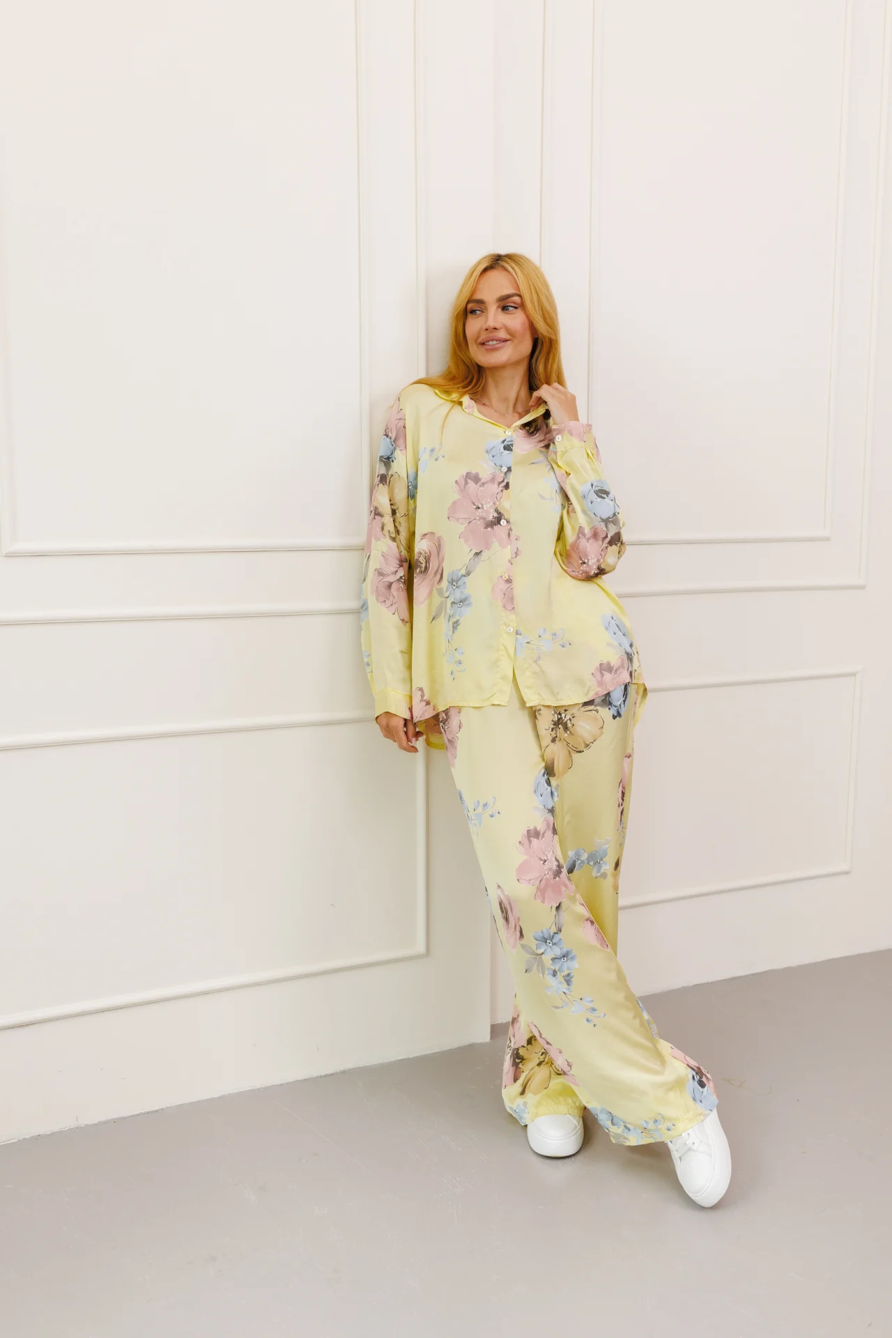 Жіночий костюм із квітковим принтом - Зображення 4