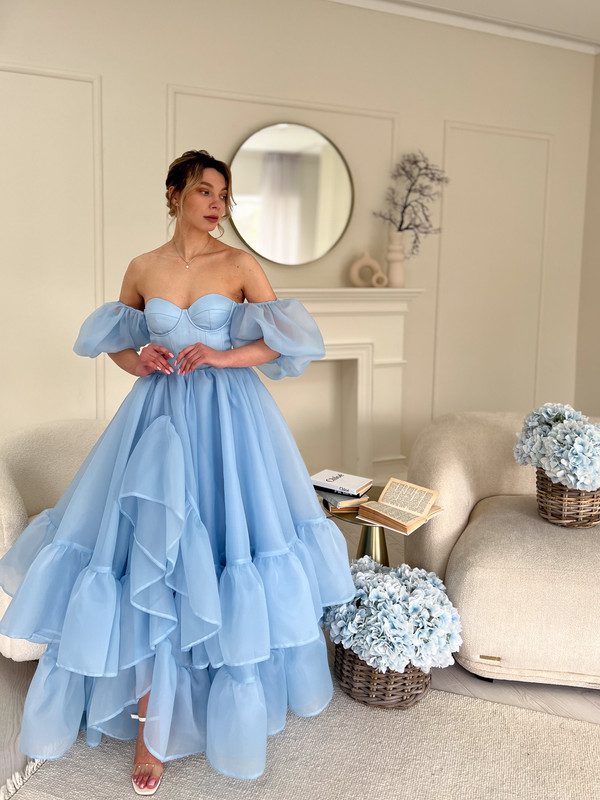 Довга Сукня з органзи на корсеті з чашечками з пишними рукавами голуба. - Зображення 5