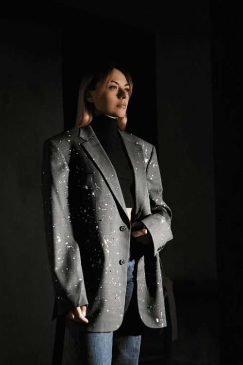 Сірий оверсайз піджак з плямками