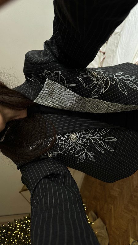 Брючний костюм у смужку - Зображення 4