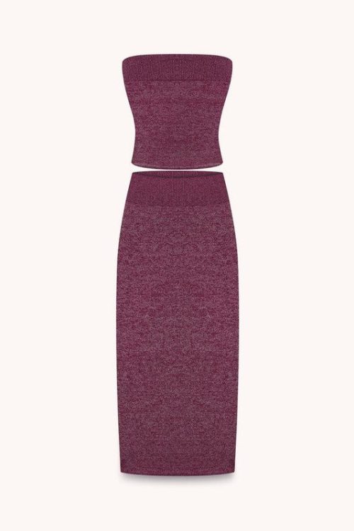 Півпрозорий костюм слива