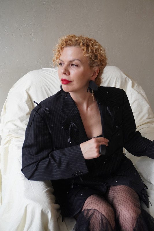 Чорний піджак у смужку з бантиками - Зображення 2