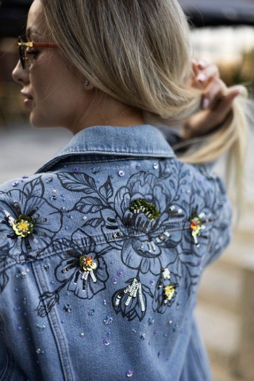 Блакитна джинсівка з квіточками
