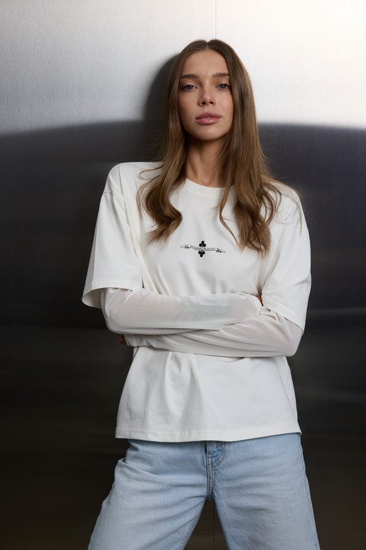 Футболка з напівпрозорими сітчастим рукавами