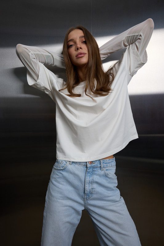 Футболка з напівпрозорими сітчастим рукавами - Зображення 2