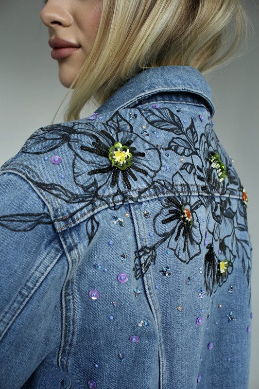 Блакитна джинсівка з квіточками - Зображення 5