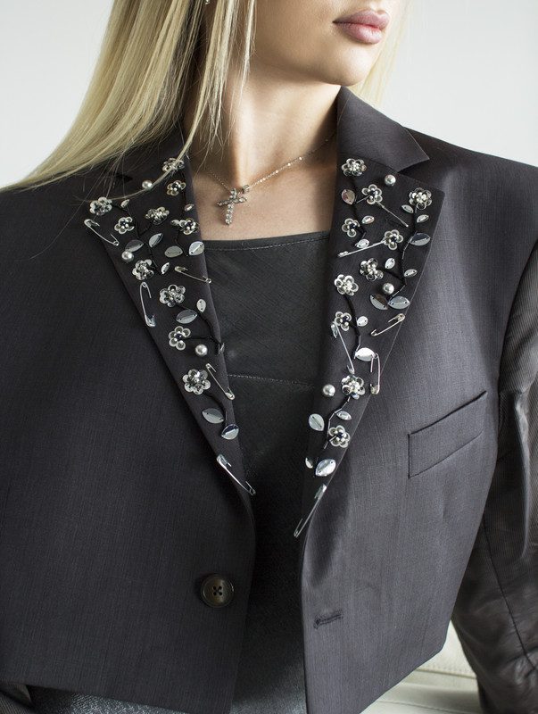 Укорочений сірий піджак з металіком - Зображення 3