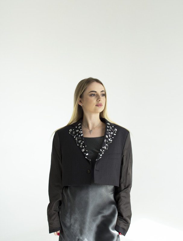 Укорочений сірий піджак з металіком - Зображення 4