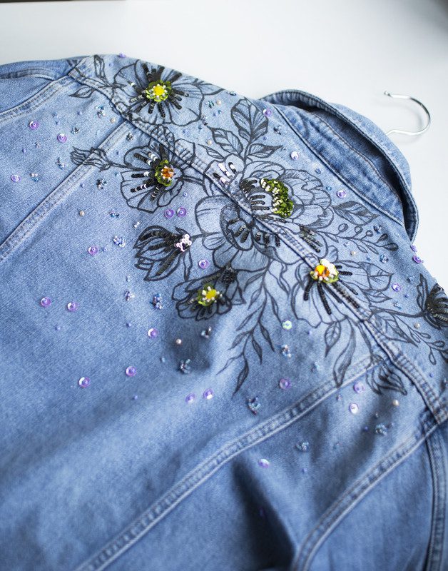 Блакитна джинсівка з квіточками - Зображення 7