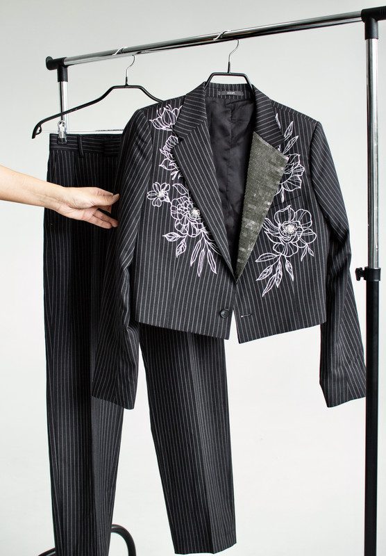 Брючний костюм у смужку