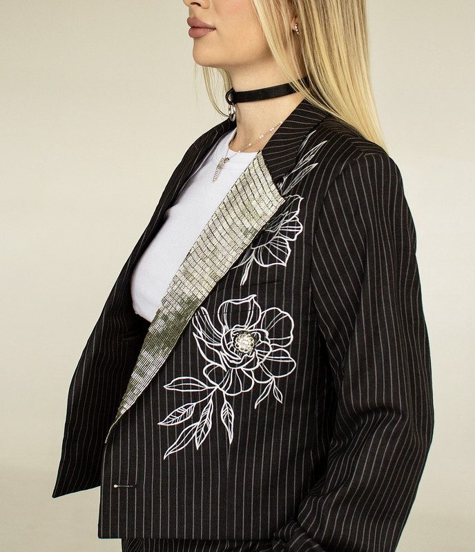 Брючний костюм у смужку - Зображення 9