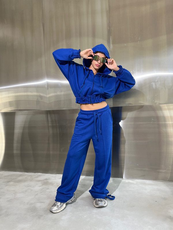 костюм синій