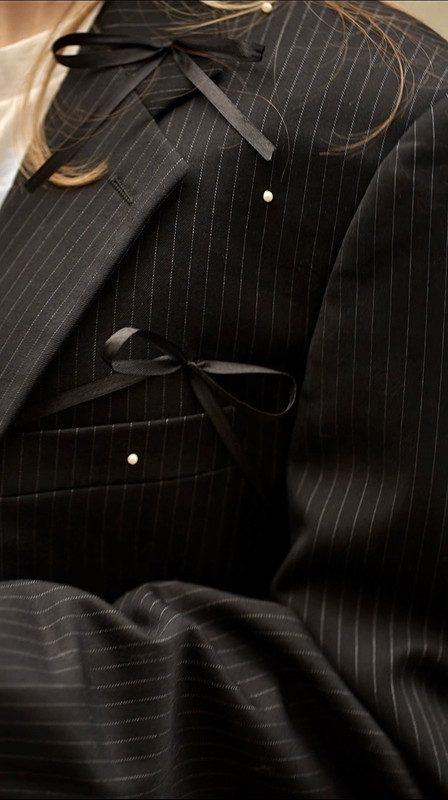 Чорний піджак у смужку з бантиками - Зображення 5