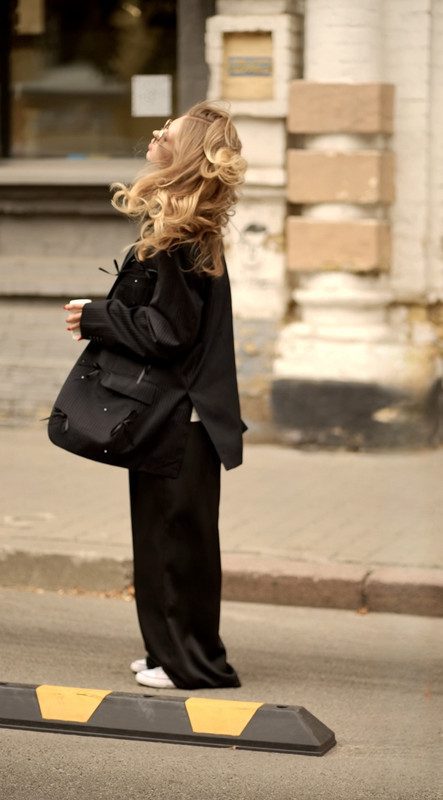 Чорний піджак у смужку з бантиками - Зображення 6