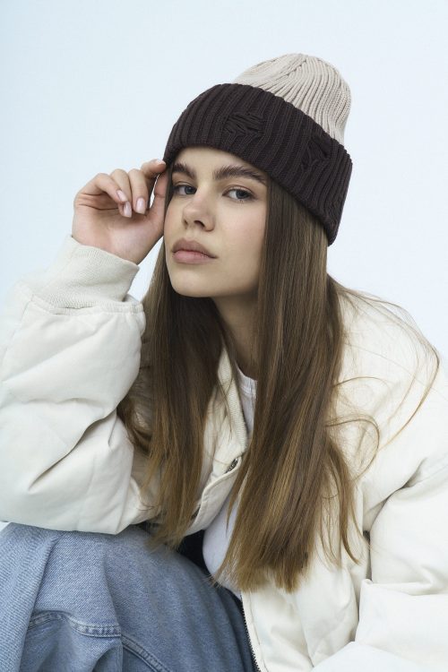 Шапка бежево-коричнева
