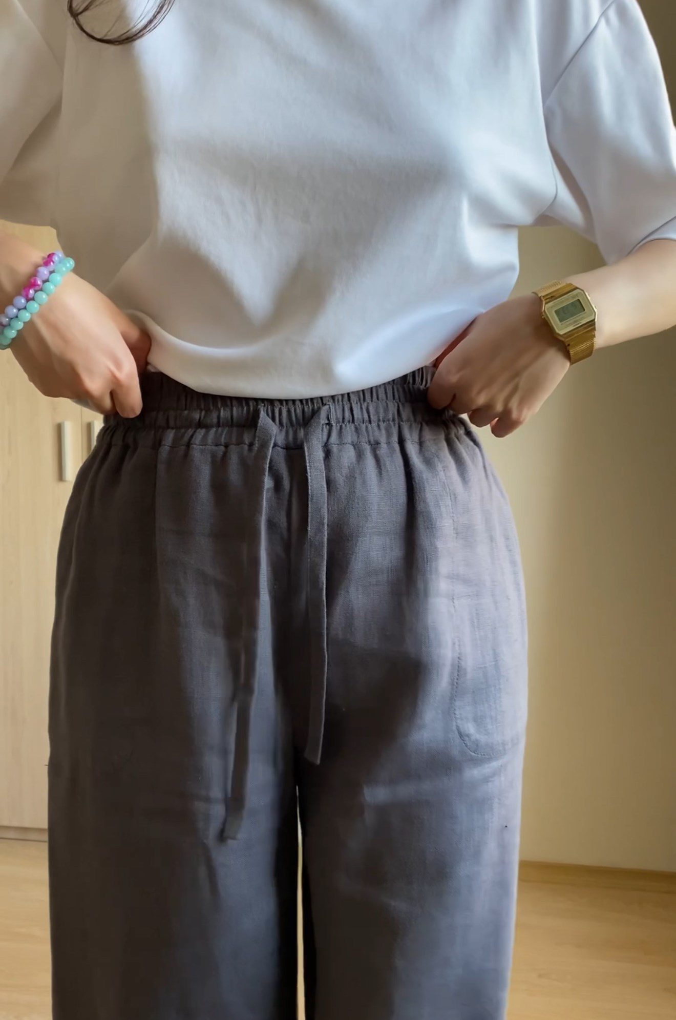 Штани палаццо вкорочені з бахромою на гумці - Зображення 2