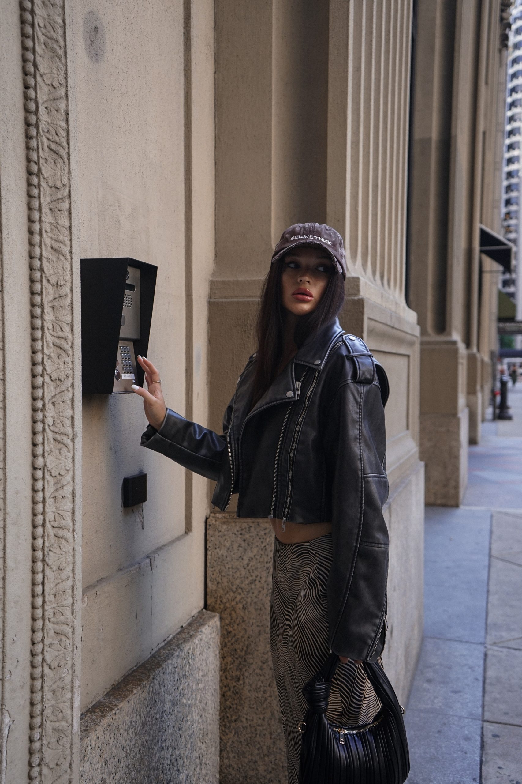 Коричнева джинсова кепка бешкетник - Зображення 4