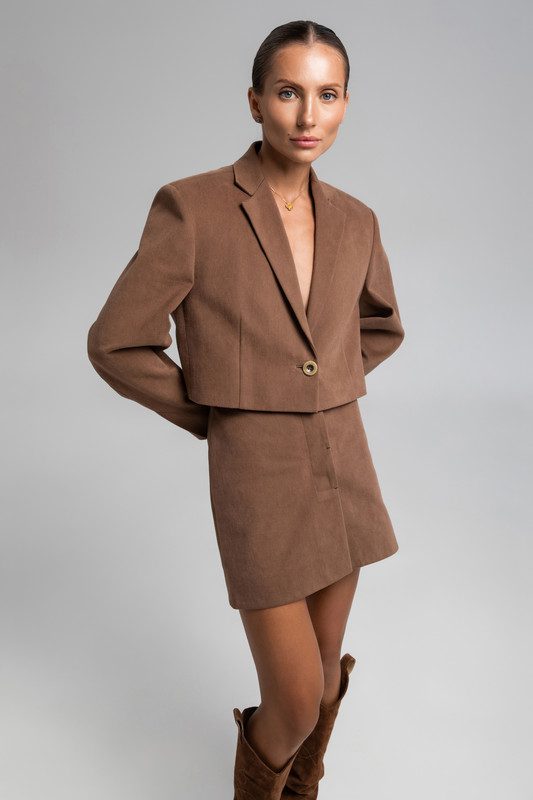 Укорочений чоловічий піджак