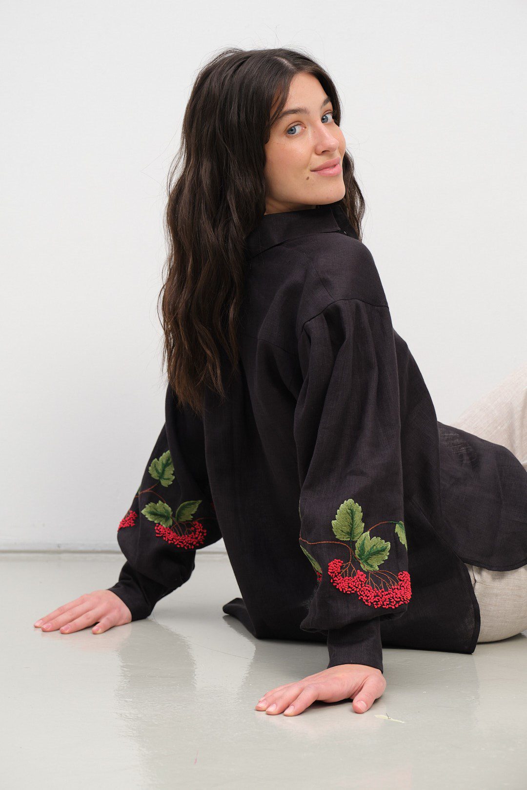 Сорочка з ручною вишивкою калини - Зображення 4