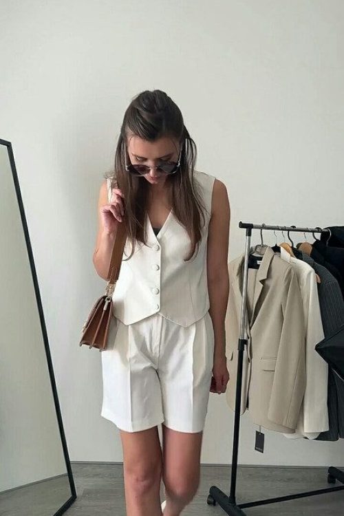 Костюм: жилетка та шорти