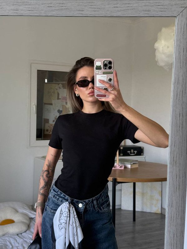 Приталена футболка (чорний)